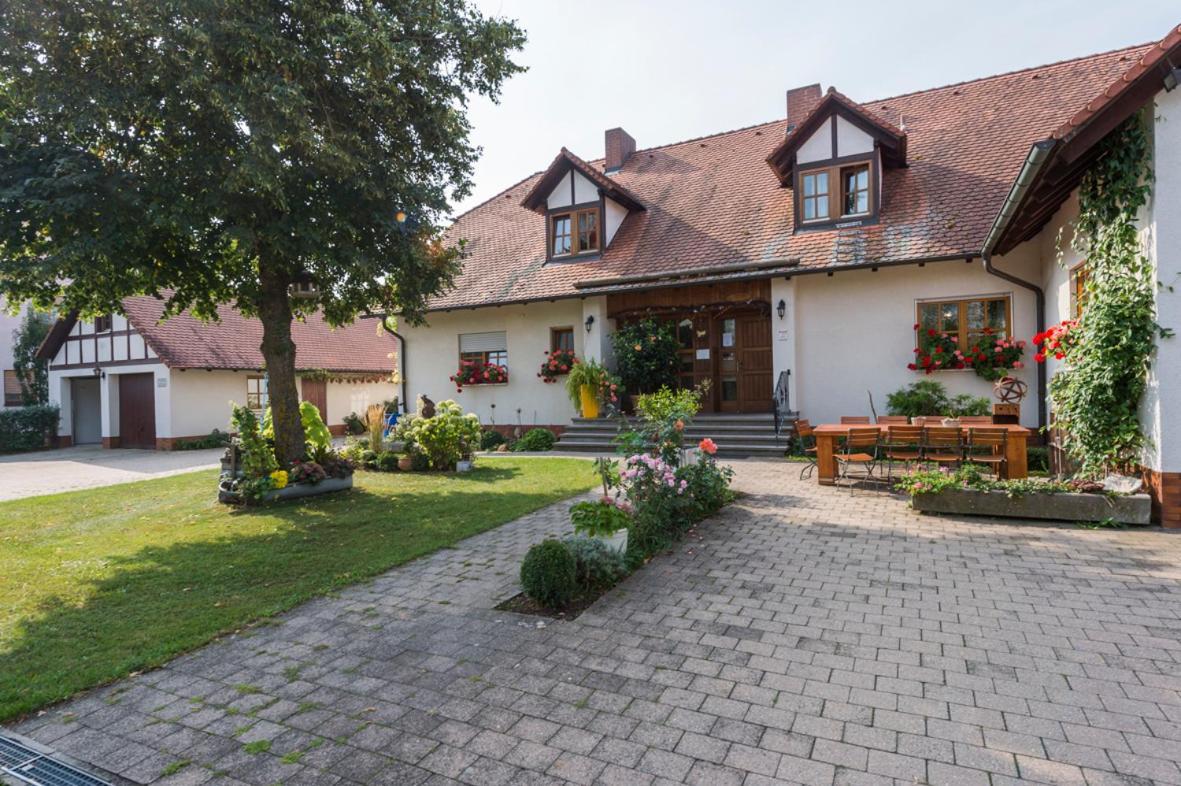 Gasthaus-Pension Hofmann Oberdachstetten Exterior photo